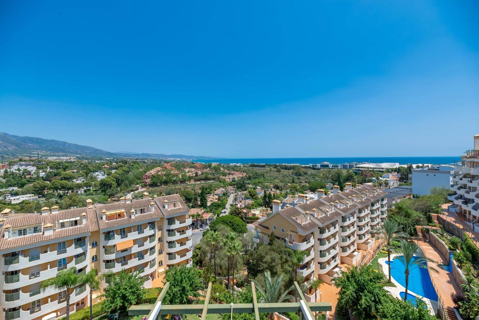Elegant 2 Bdrm Penthouse With Bbq And Pools Apartment Marbella Bagian luar foto