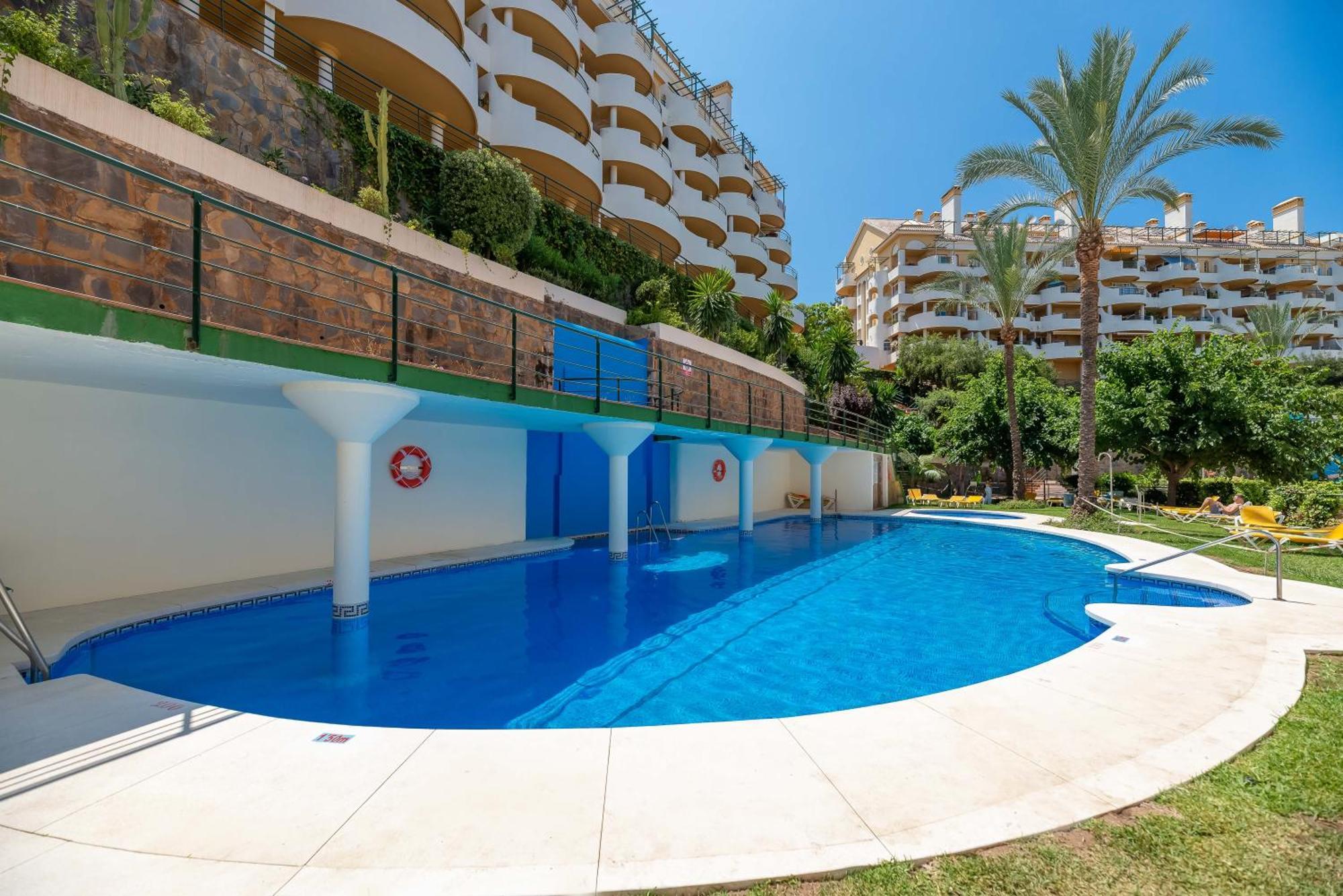 Elegant 2 Bdrm Penthouse With Bbq And Pools Apartment Marbella Bagian luar foto